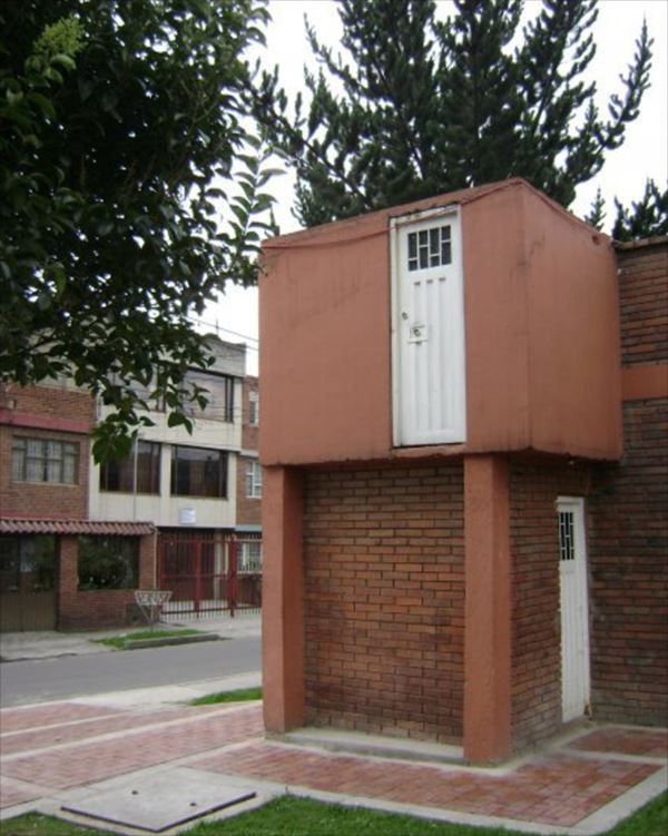 ナニコレ 建築物の失敗 どうしてこうなった Ailovei