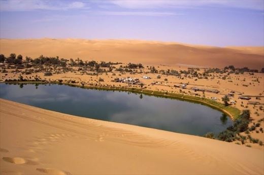 世界の美しい砂漠のオアシス 乾燥地帯 Ailovei